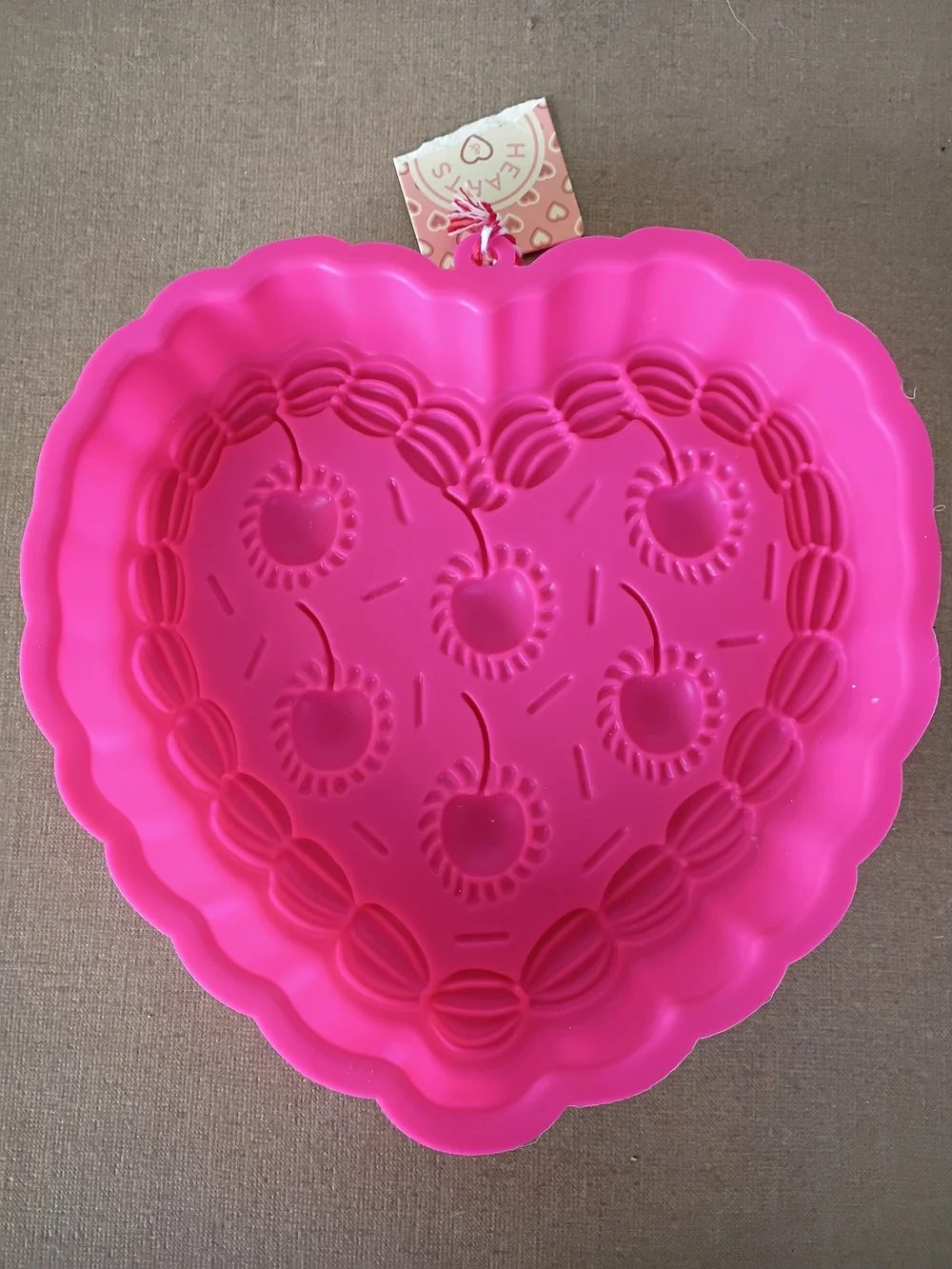 Brand New Hearts & Kisses Pink Silicone Heart Shaped Cake Mold